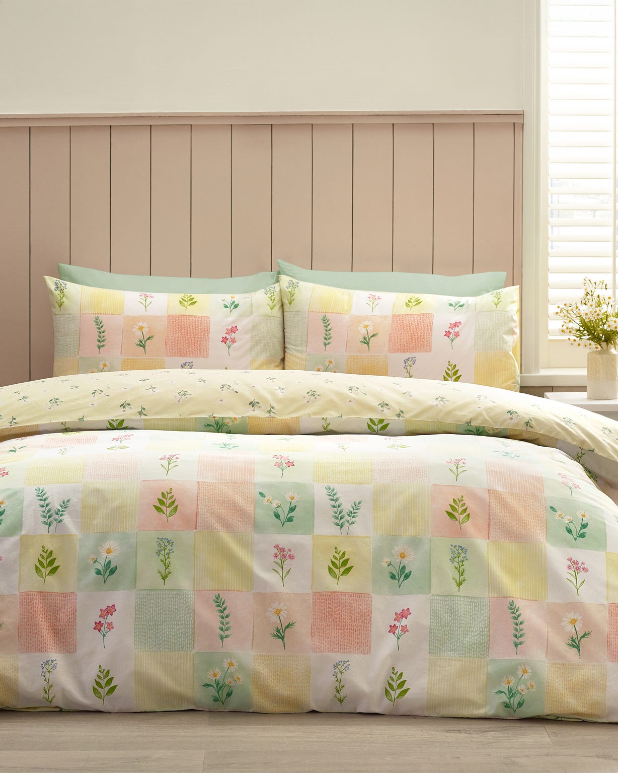 Damart Catherine Lansfield Daisy Patchwork Duvet Set