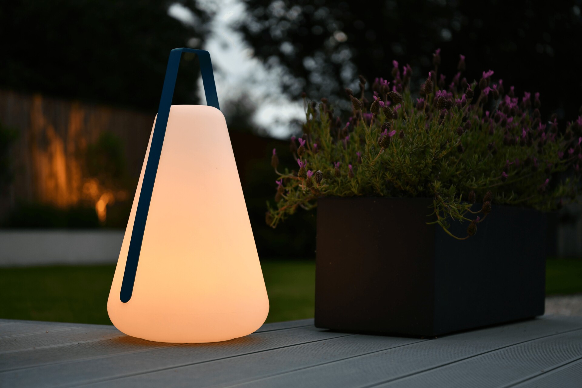 Extreme Lounging B-Bulb Plus Outdoor Light