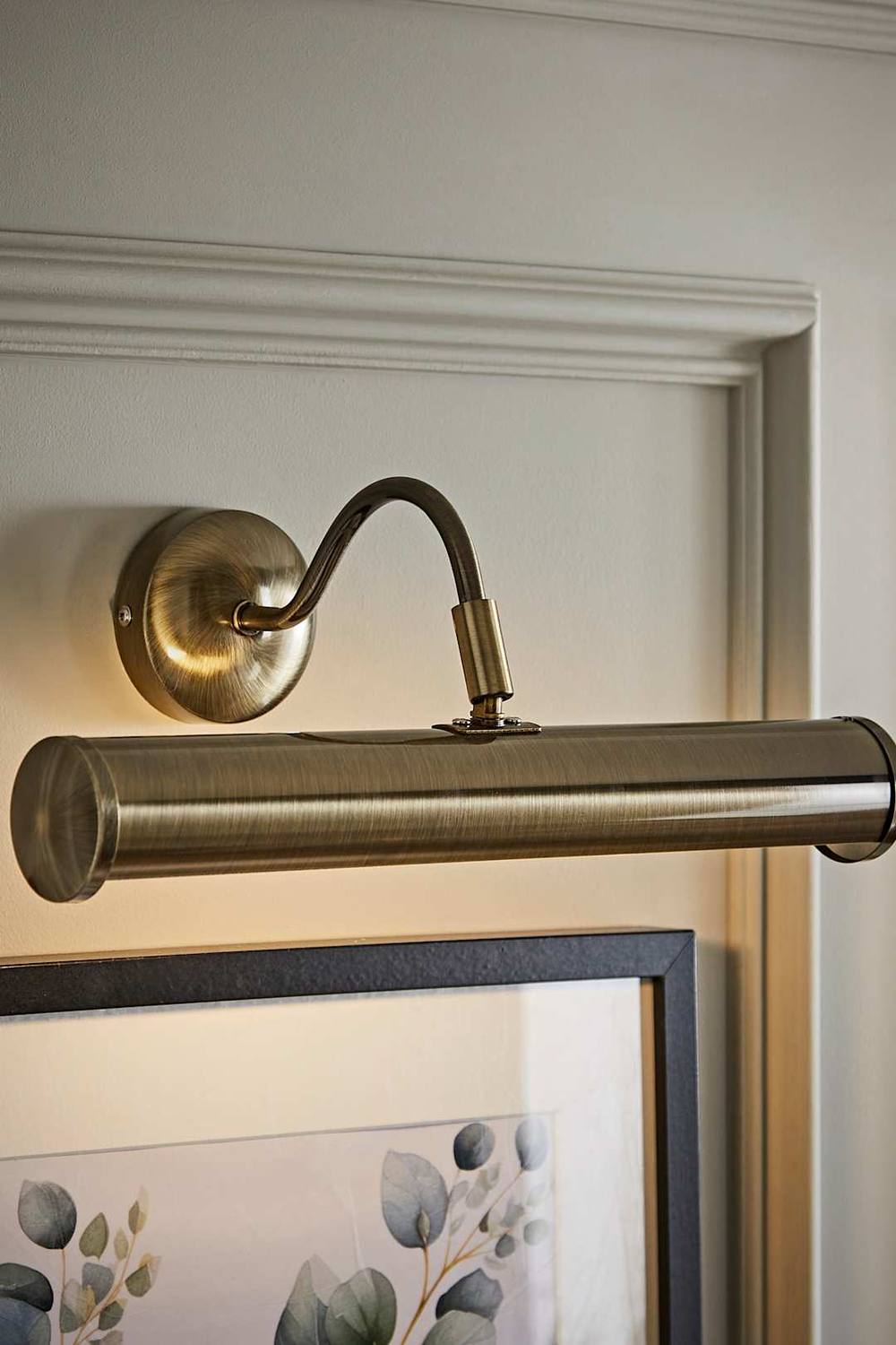Valuelights Gemini Antique Brass Indoor Wall Picture Light In Gold