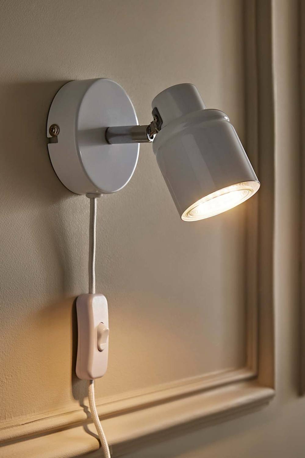 Valuelights Benton Single Adjustable Plug In Spotlight Wall Light In Silver