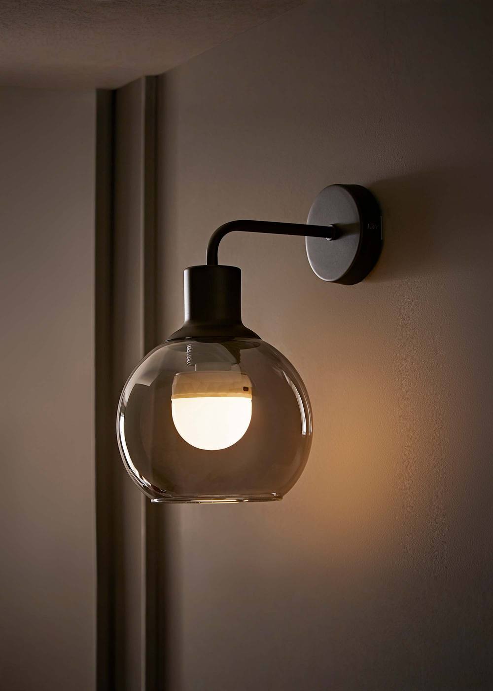 Valuelights Bellamy Globe Glass Shade Rechargeable Wall Light In Black