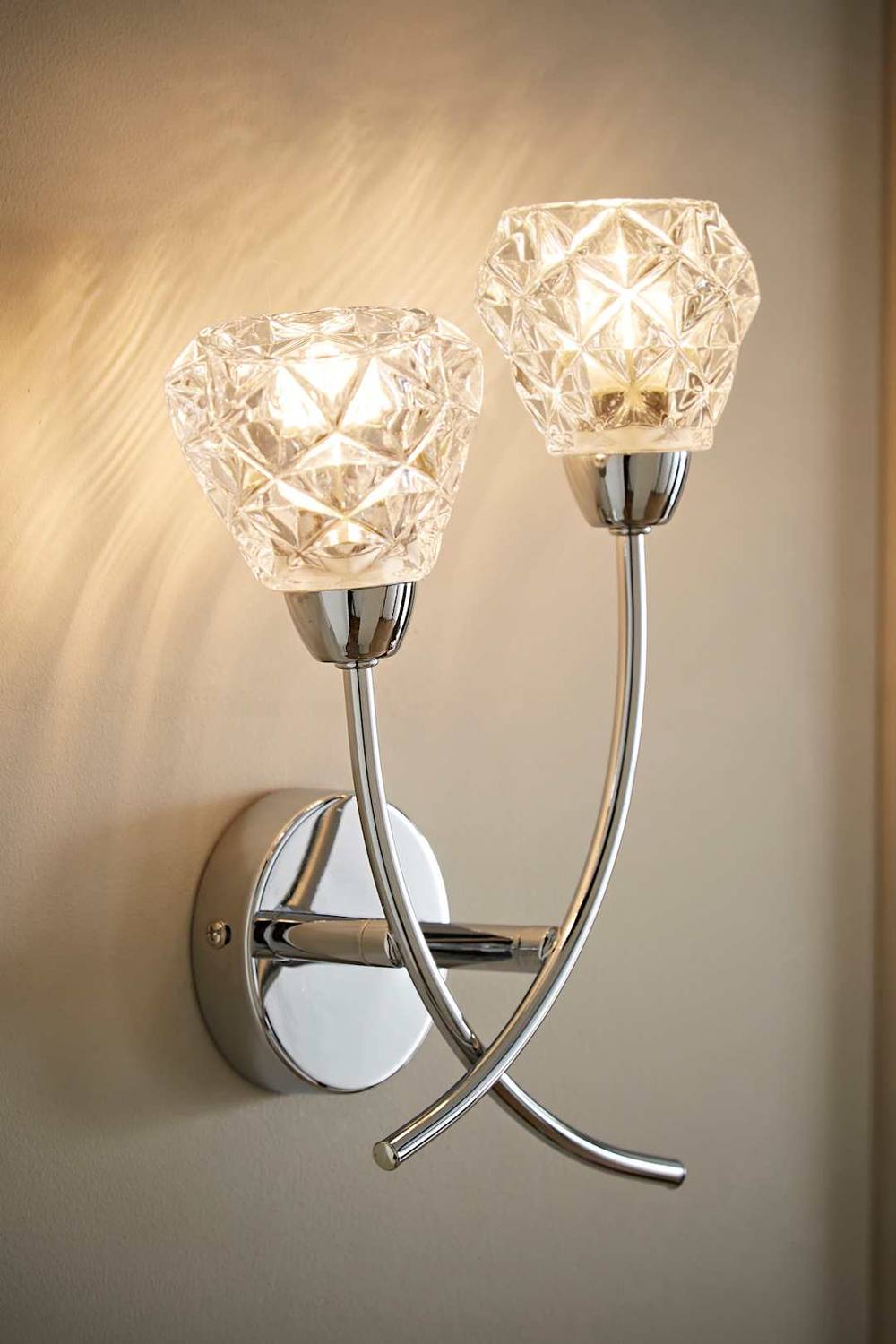 Valuelights Astley Chrome Way Crystal Shade Wall Light In Metallic Silver