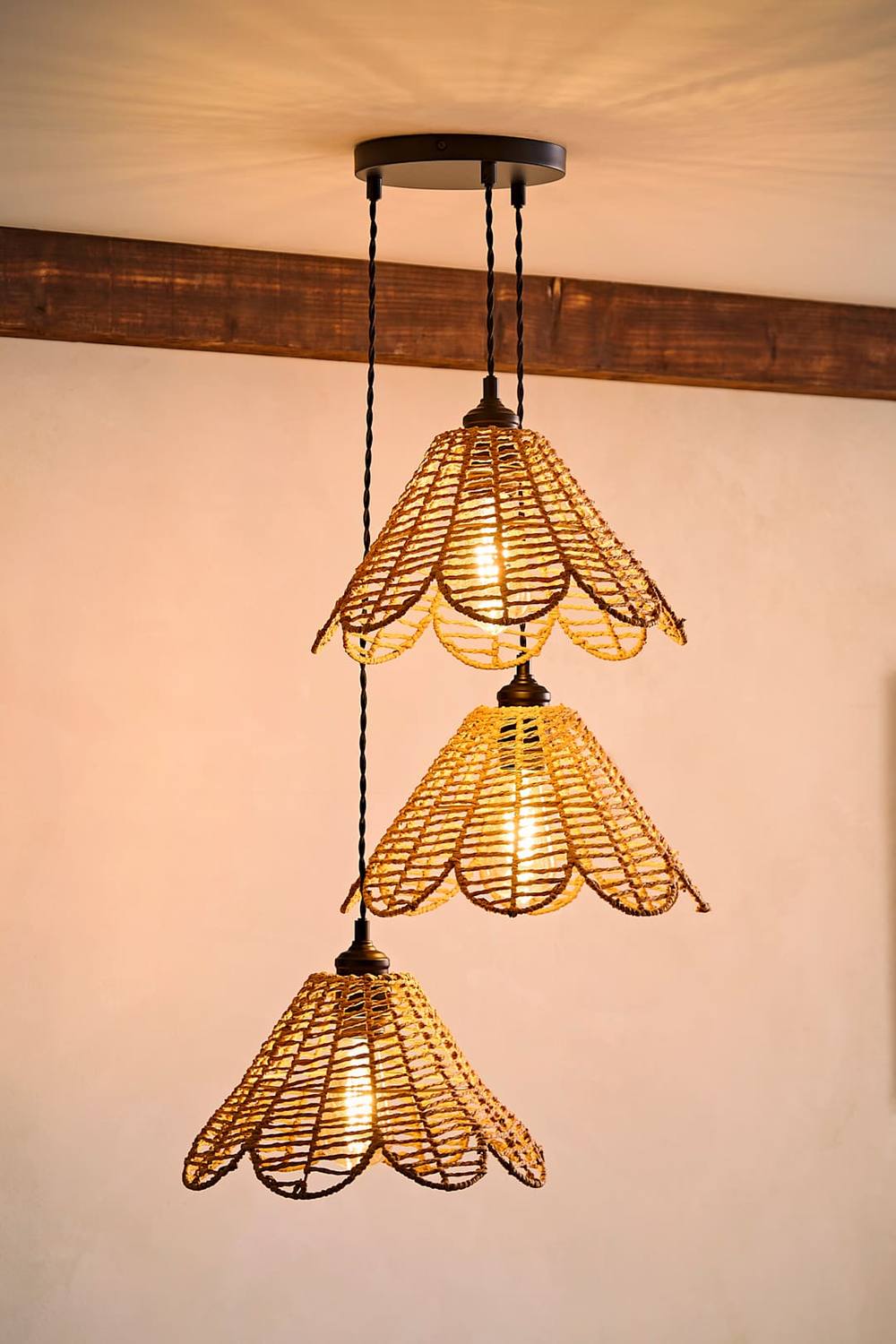 Valuelights Vine Rattan Flower Shade Drop Cluster Black Ceiling Pendant Light With Bulbs In Natural