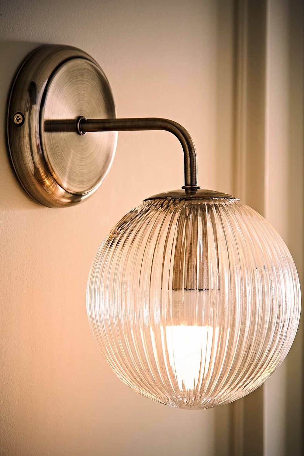 Valuelights Kempton Ribbed Glass Globe Shade Single Arm Wall Light With Bulb In Silver