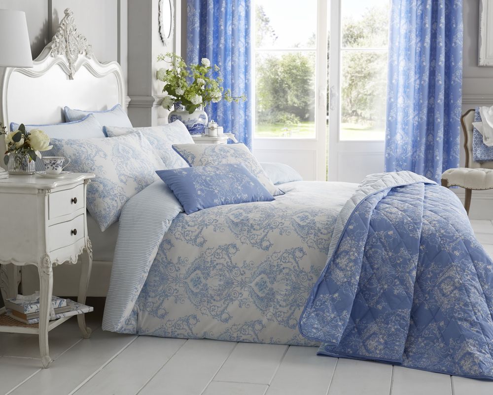 Toile Thread Count Cotton Rich Duvet Cover Set - King Bed Blue