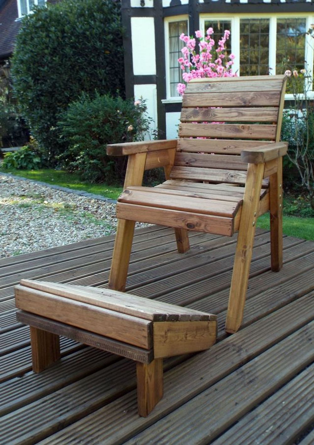 British-Made One Seater Lounger: Premium Quality, Hand-Finished - With Green Cushion